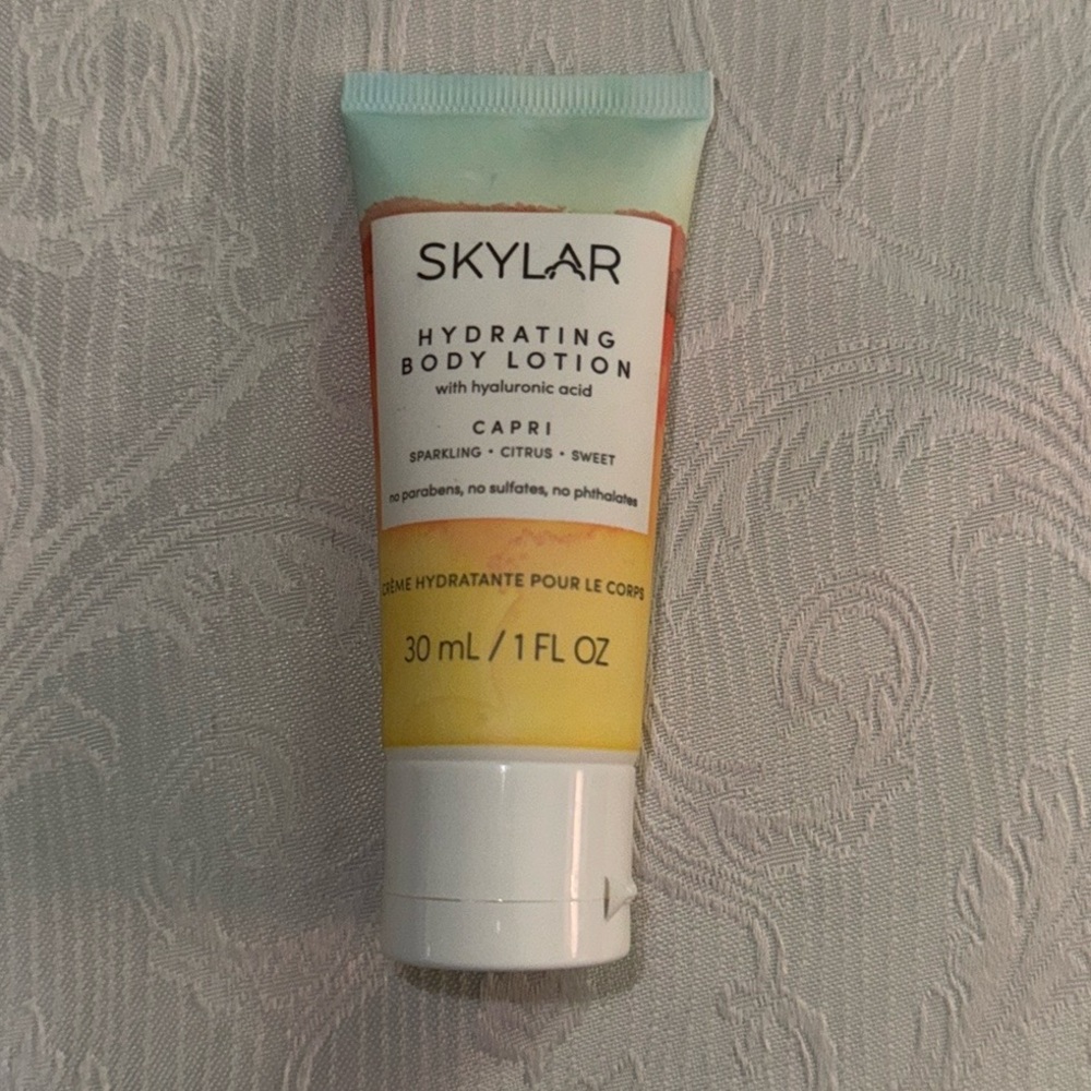 SKYLAR
Hydrating Body Lotion in Capri 30 ml/ 1 FL OZ